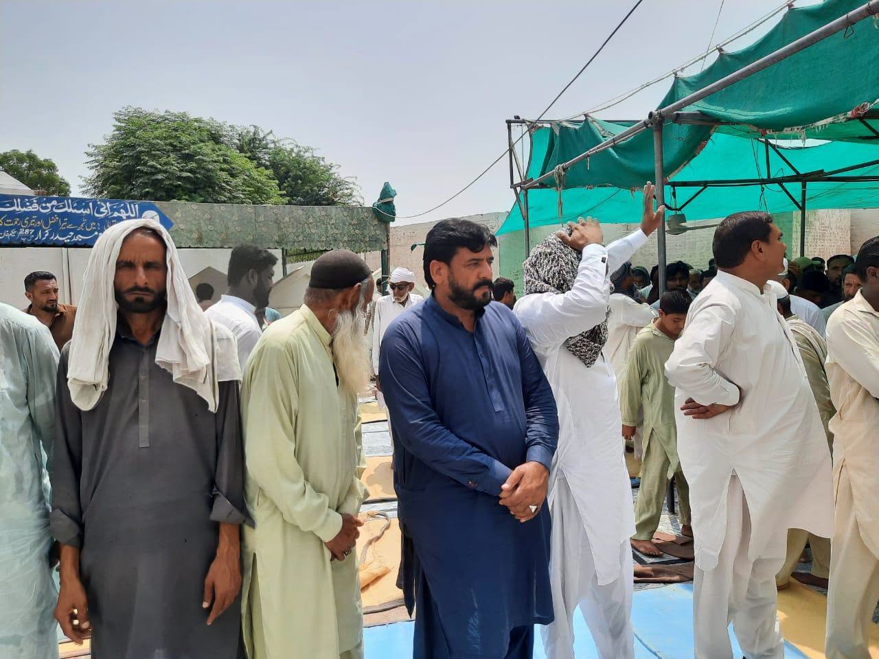 عوام کے منتخب کردہ حقیقی ایم این اے NA-106 ٹوبہ ٹیک سنگھ، چوہدری خالد نواز سدھرآئچ کے انکل حاجی توقیر احمد سدھرآئچ کی چک نمبر287گ ب میں فخر پٹھان کی والدہ مرحومہ کی نماز جنازہ میں شرکت
