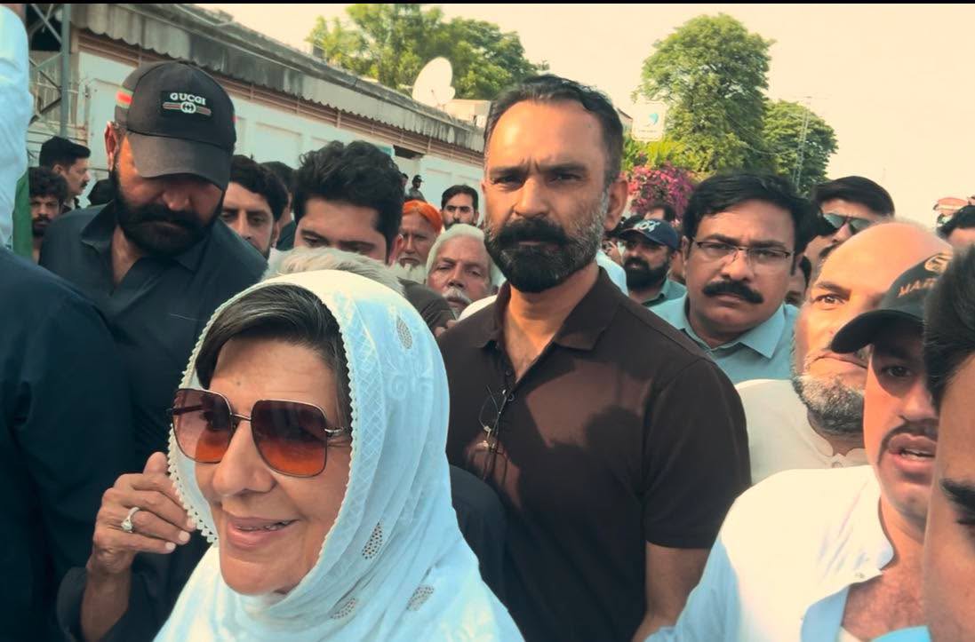 حق و سچ کی جدوجہد میں ہم اپنے قائد کے خاندان اور پاکستان تحریک انصاف کے کارکنوں کے ساتھ ہمیشہ کی طرح موجود۔