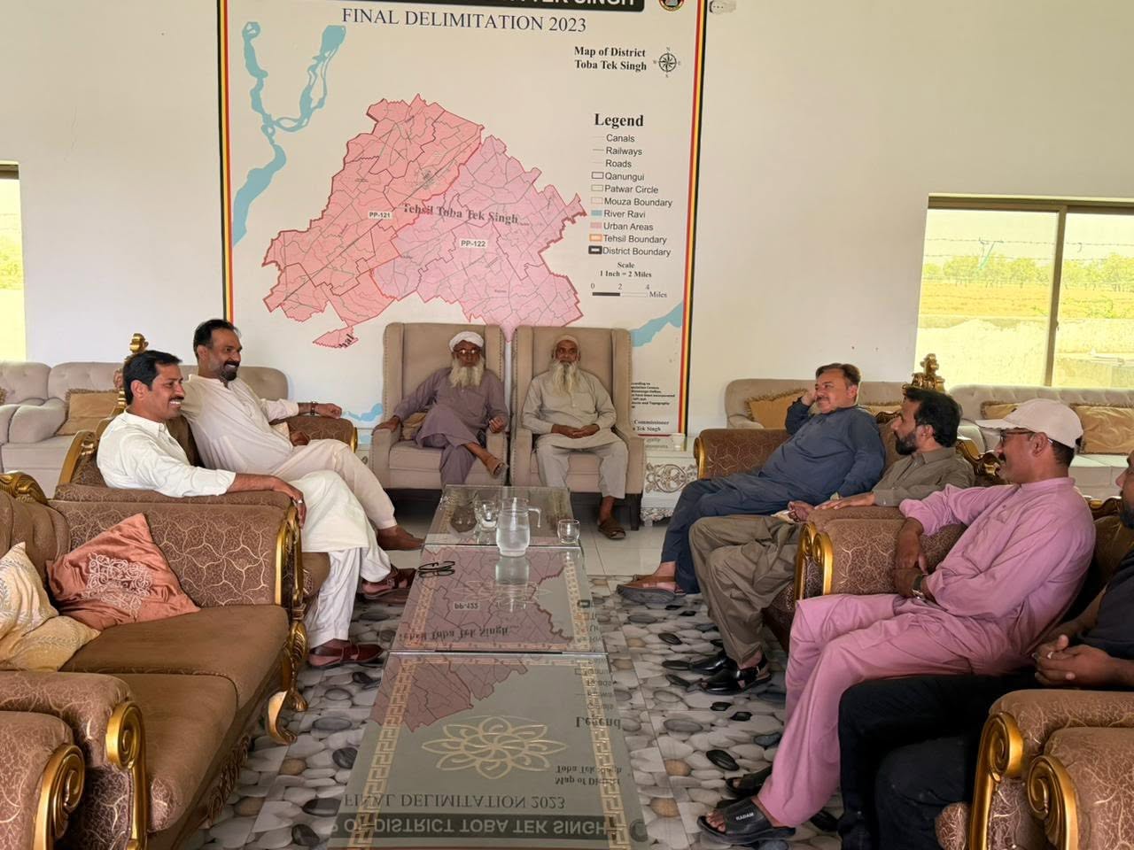 عوام کے منتخب کردہ فارم 45 حقیقی MNA ٹوبہ ٹیک سنگھ چوہدری خالد نواز سدھرآئچ کی پی ٹی آئی پبلک سیکٹریٹ 288 گ ب میں حلقہ احباب سے آئے دوست احباب کے ساتھ ملاقات
