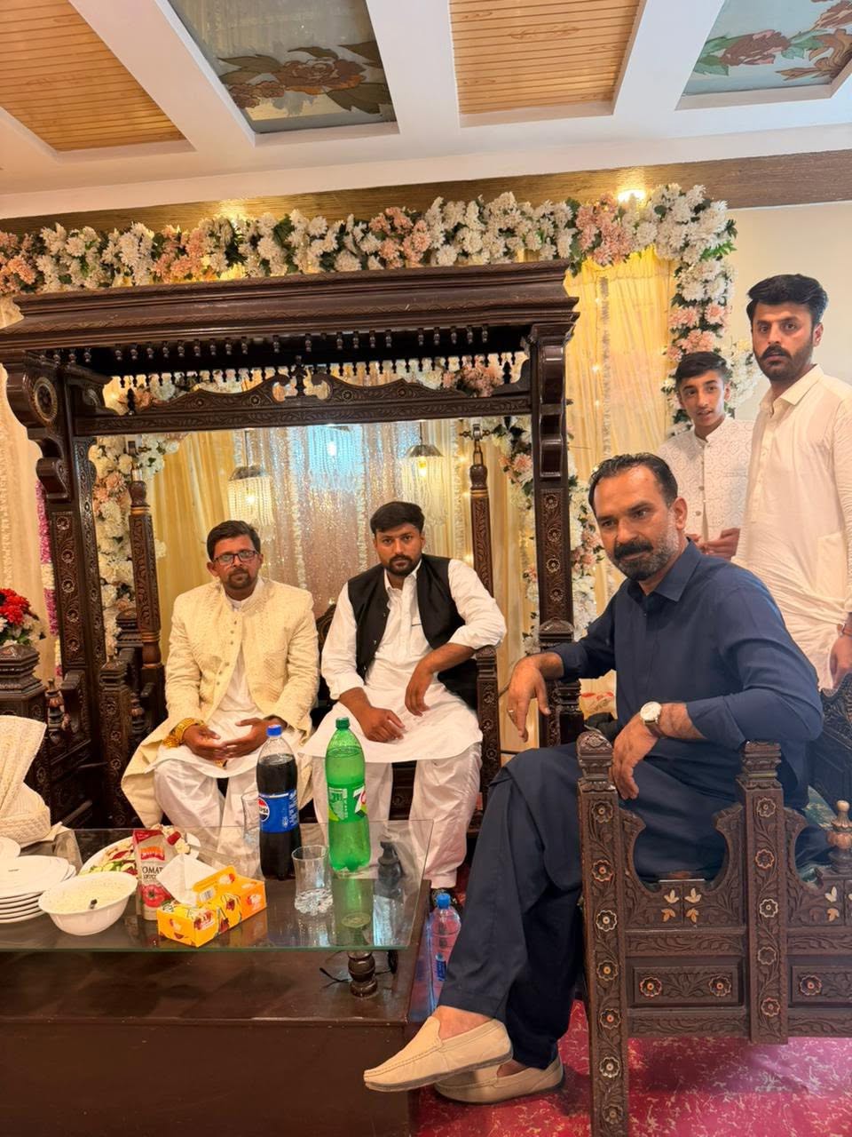 عوام کے منتخب کردہ فارم 45 حقیقی MNA این اے 106 ٹوبہ ٹیک سنگھ خالد نواز سدھرآئچ چکنمبر 288 گ ب میں نمبردار راجہ فضل مہدی کے بیٹی کی شادی میں شرکت
