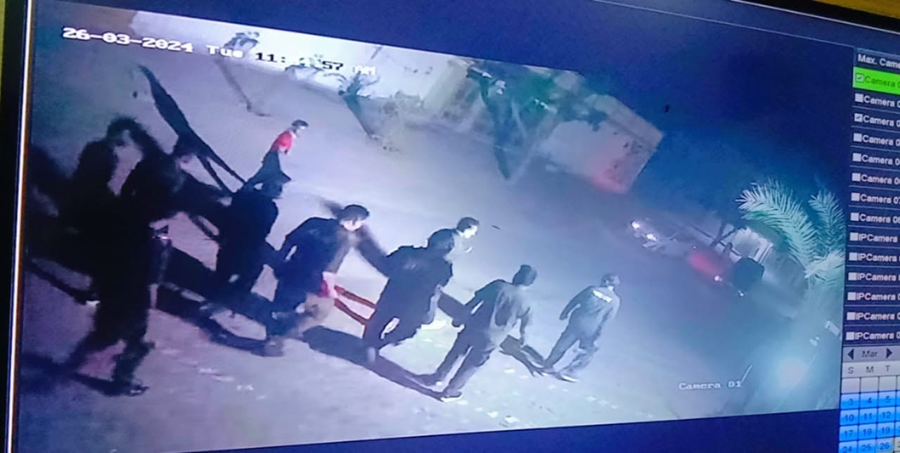 مذمت مذمت مذمت 
عوامی ایم این اے NA106 ٹوبہ ٹیک سنگھ خالد نواز سدھرآئچ کے گھر اور ڈیرہ پر پولیس کی ریڈ ۔۔پاکستان تحریک انصاف کی احتجاجی ریلی کی ابھی کال بھی نہیں دی گئی اور ٹوبہ پولیس کی پھورتیاں شروع ہوگئی