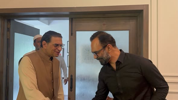‏فیصل آباد :۔   ‏سیکرٹری جنرل سلمان اکرم راجہ ،ترجمان پاکستان تحریک انصاف کسان ونگ خالد نواز  سدھرآئچ ممبرز مانئٹرنگ کمیٹی پنجاب ،نعیم حیدر پنجوتھہ ،شوکت محمود بسرا  کی صاحبزادہ حامد رضا کے گھر آمد خریت دریافت کی حسن رضا سے ملاقات ،ویسٹ پنجاب کے تمام ٹکٹ ہولڈرز، ایم پی ایز ،سٹیک ہولڈرز ضلعی صدور سیکرٹریز سے بھی ملاقات ہوئی